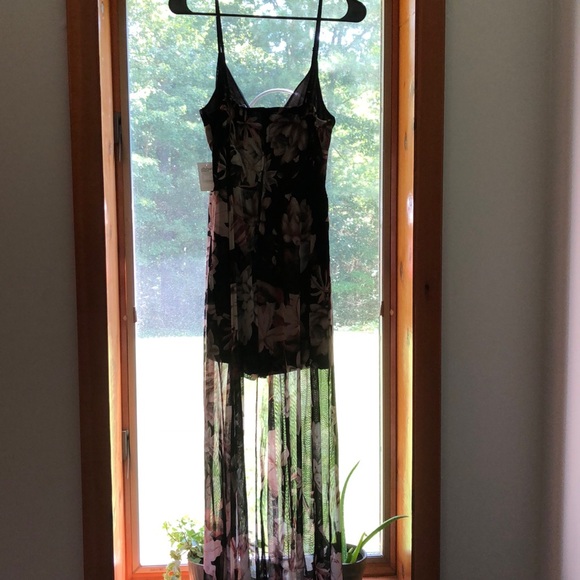 Floral Romper with Sheer Floral Train - Picture 6 of 7